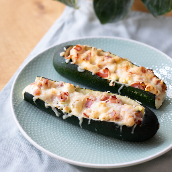 Gefüllte Zucchini mit Burgunder Schinken